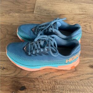 Hoka One One Torrent 2 Trainers Running Sneakers Women size 8, hardly worn.